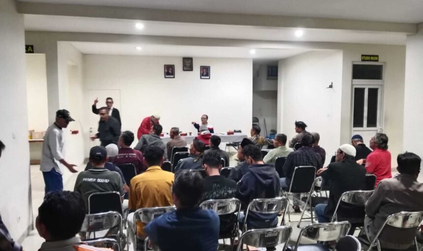 rapat RW 08