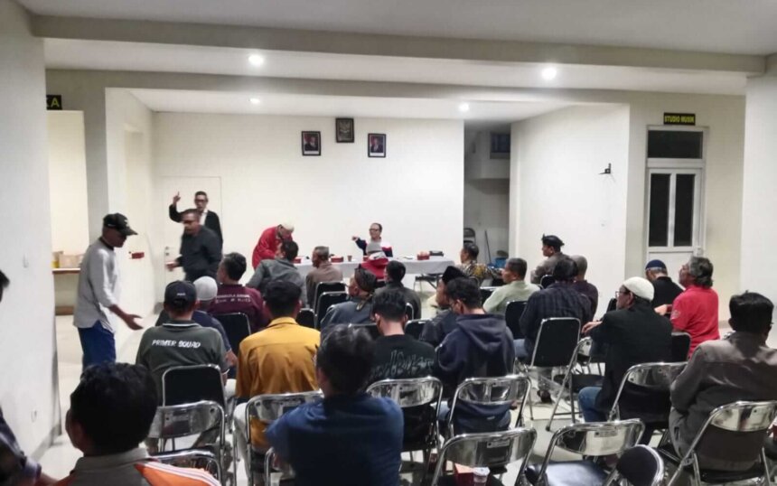 rapat RW 08